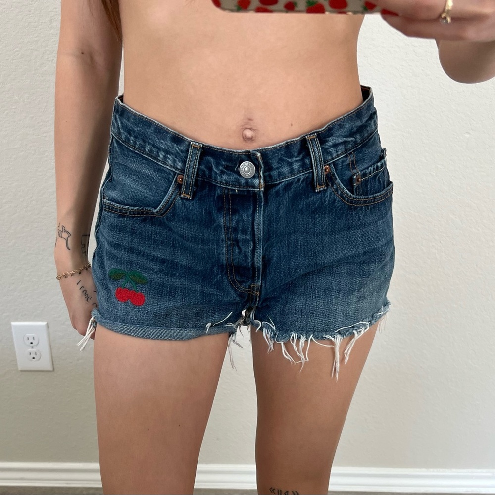 levi shorts with cherry embroidery